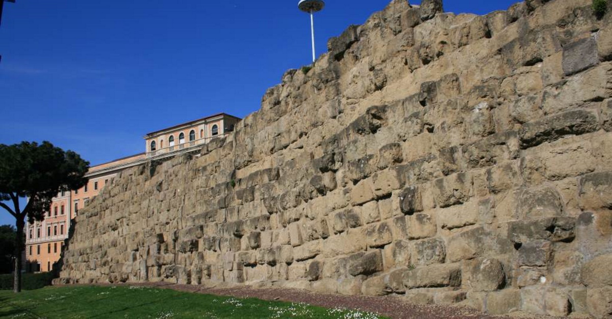 Intorno alle mura serviane