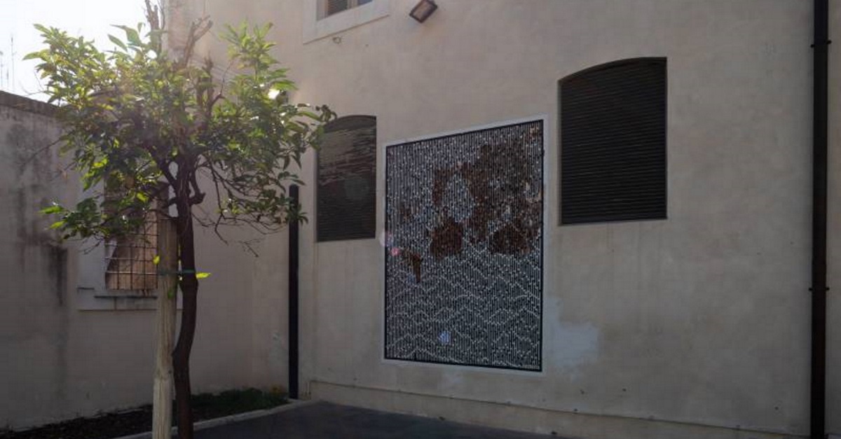 StenLex. Rinascita – Intervento artistico site specific e stendardo urbano