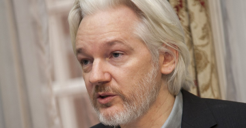 IL GIORNALISMO NON È UN CRIMINE – VOCI LIBERE PER JULIAN ASSANGE