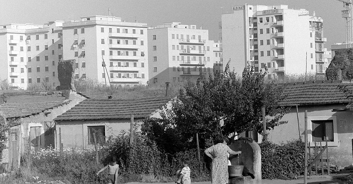Tra speranza e vecchia sfiducia. Pier Paolo Pasolini, Roma, il dialetto Tra speranza e vecchia sfiducia. Pier Paolo Pasolini, Roma, il dialetto
