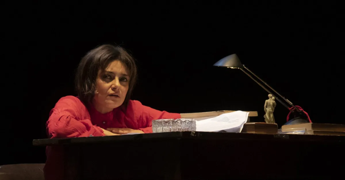 UNA STORIA AL CONTRARIO