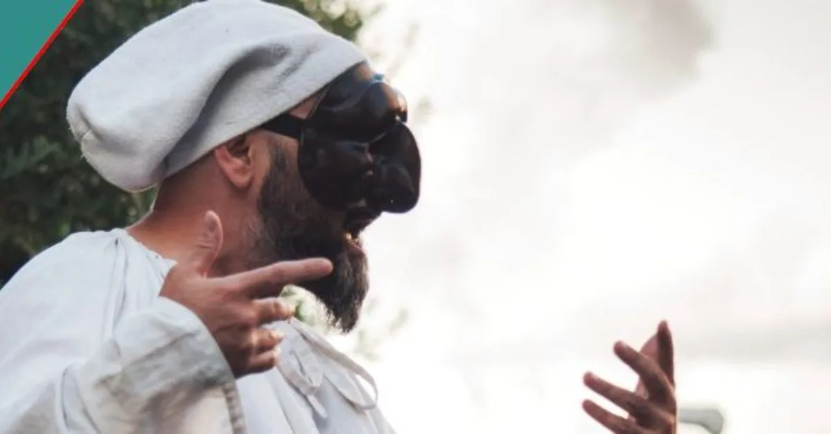 PULCINELLA ALLE CROCIATE PULCINELLA ALLE CROCIATE