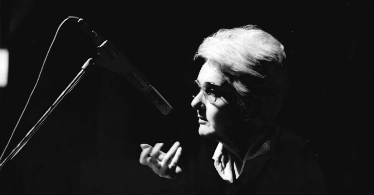 LA RAGAZZA DEL SECOLO SCORSO