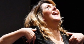 DIO È UNA SIGNORA DI MEZZA ETÀ